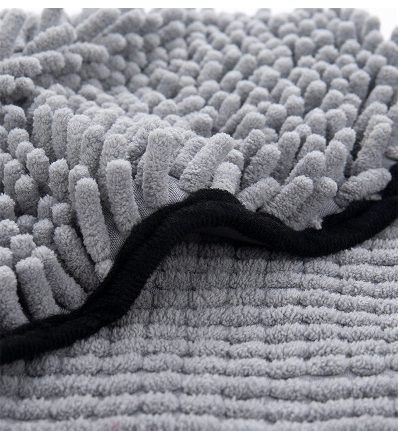 Super Absorbent Microfiber Dog & Cat Bath Towel – Quick Dry Chenille Pet Bathrobe with Double Pockets (62×23cm) - woofyluxe